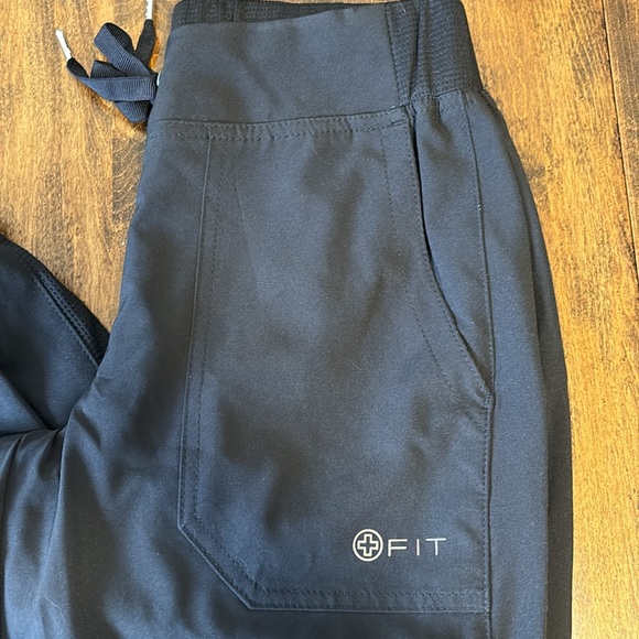 White Cross Fit jogger scrubs. - Picture 2 of 7